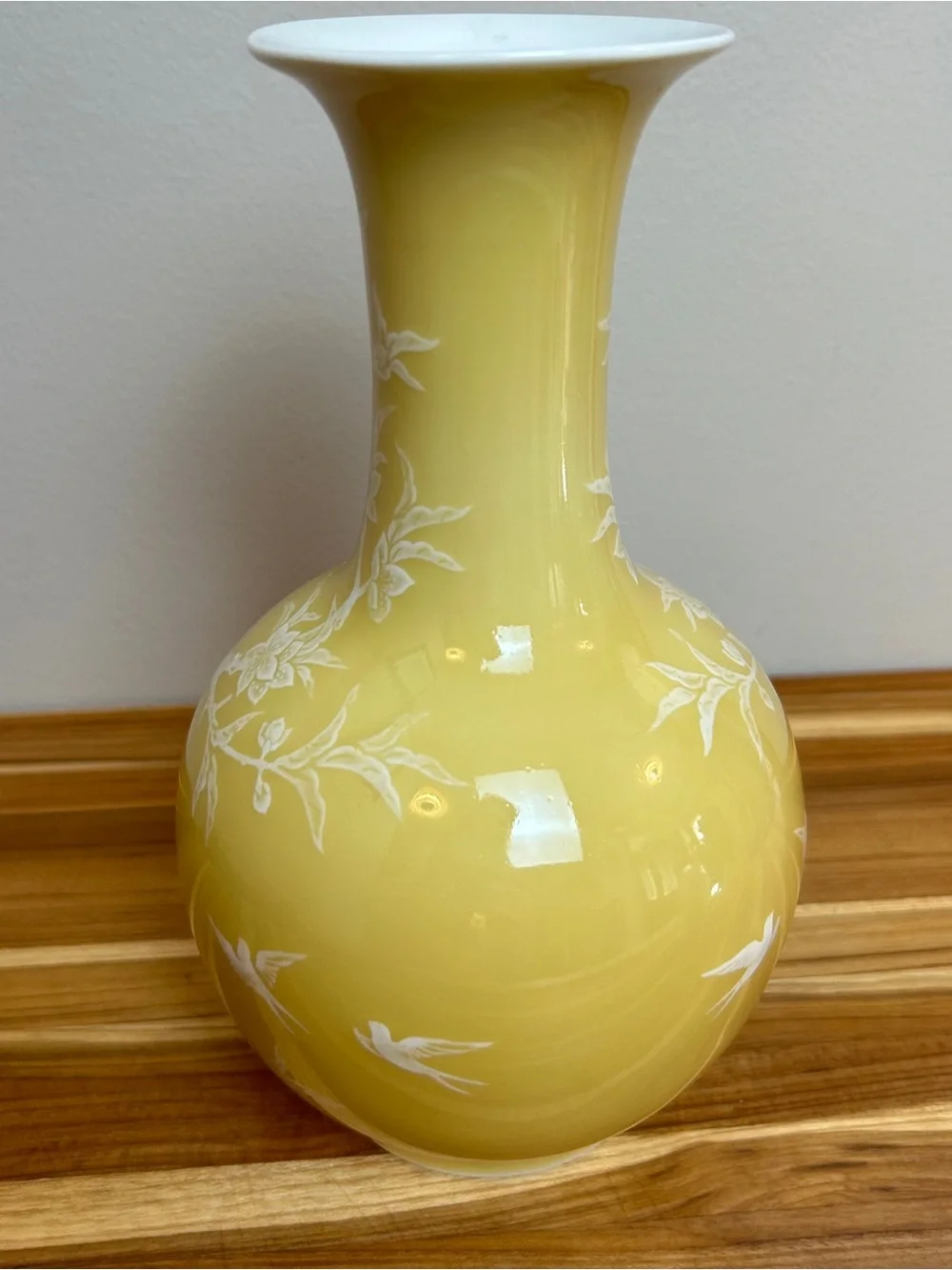 Vintage Chinese Monochrome Yellow Glaze Porcelain Vase - Picture 4 of 10